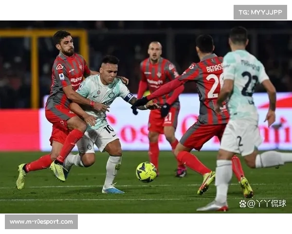 雷恩球迷主场营造狂热氛围,试图激励低迷球队爆冷领头羊 雷恩球迷主场营造狂热氛围,试图激励低迷球队爆冷领头羊